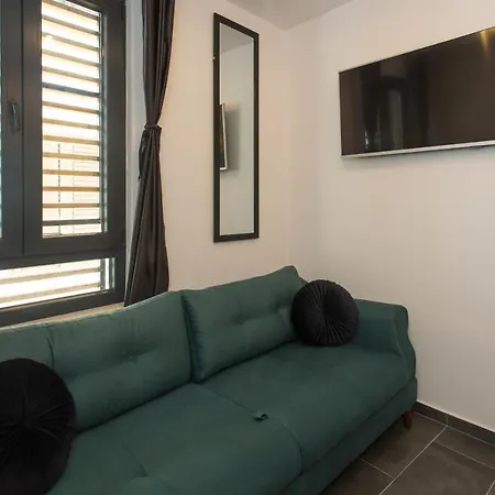Apartment Amaizing Near Airport Kastel Stafilic