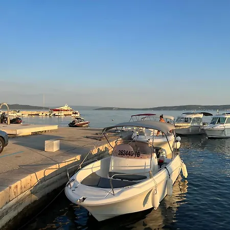 Amaizing Near Airport Apartment Kastel Stafilic